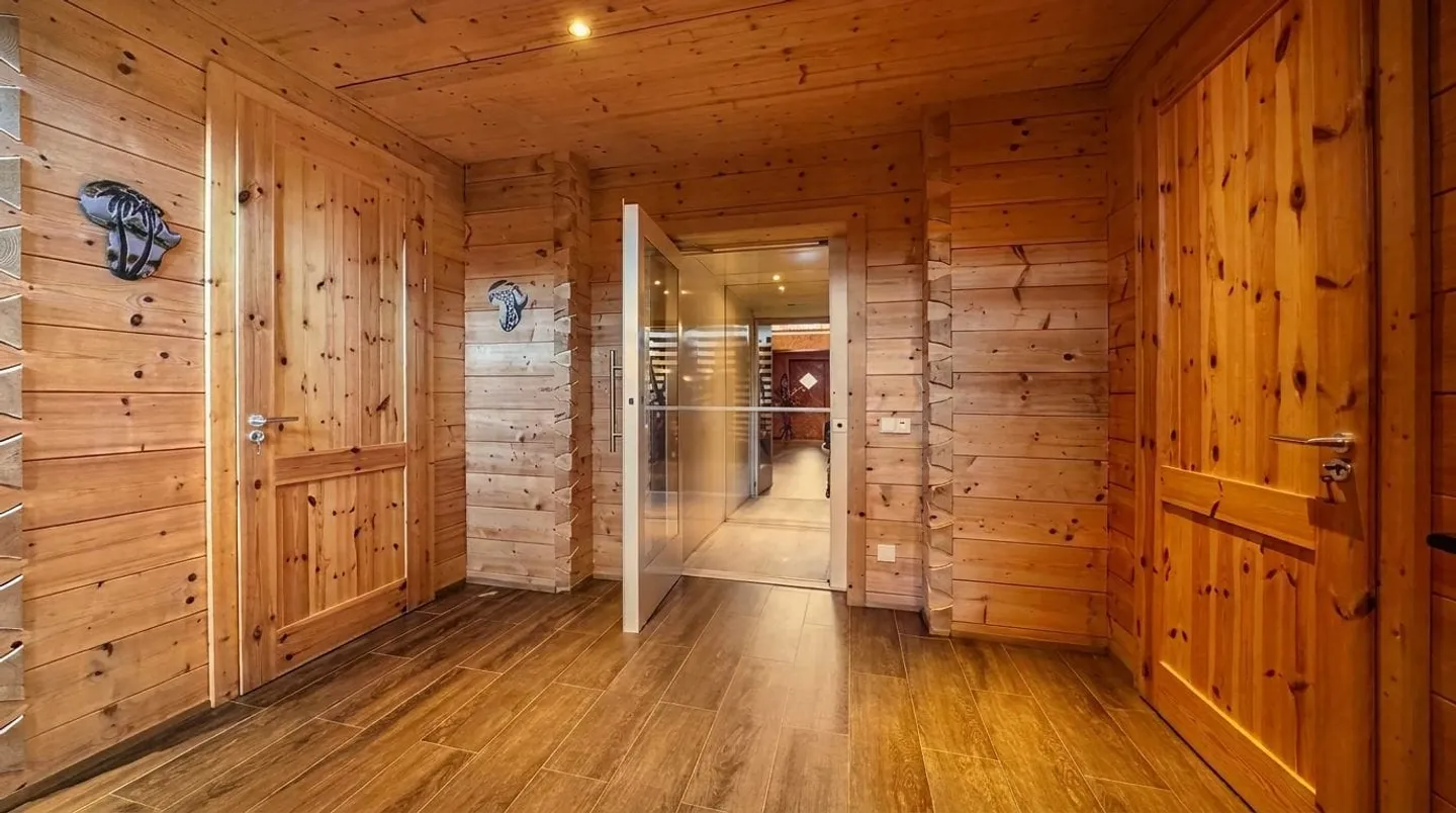Chalet with Stunning Lake View - Photo 7 of 10