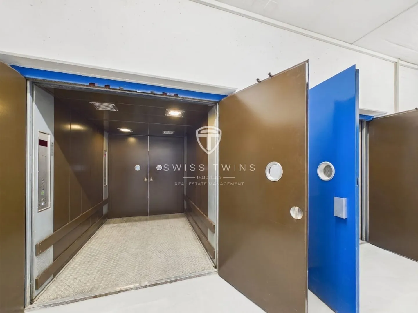 Bright commercial space 400 m² in Dietikon - flexible rental - Photo 9 of 13