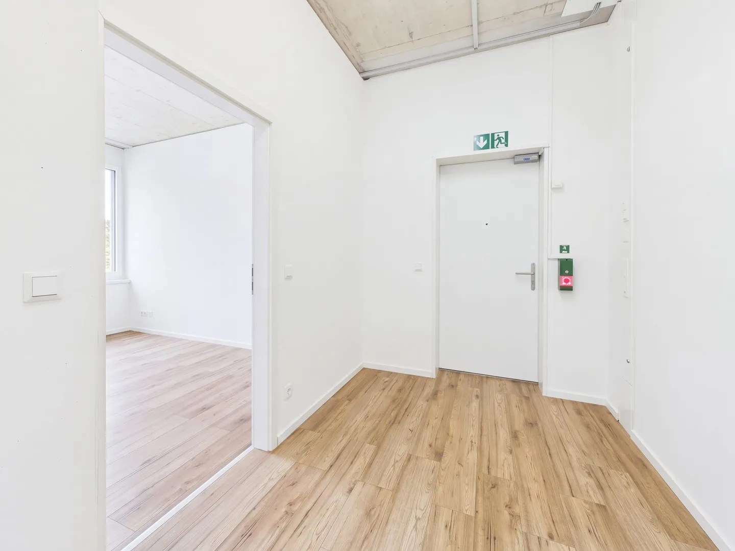 Moderno spazio ufficio/commerciale di 5,5 stanze in affitto a Baar - Foto 11 di 13