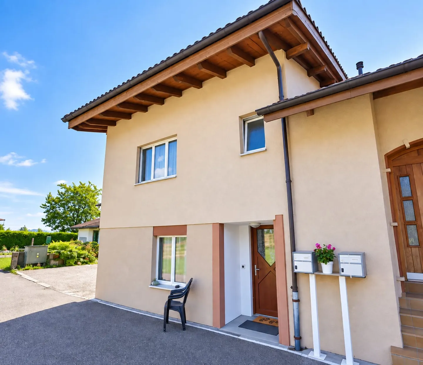 4.5 % Rendite | Doppelhaus mit 2 × 5.5 Zimmern | 11 Zimmer | 574 m² Grundstück | Niederbipp - Photo 2 sur 13