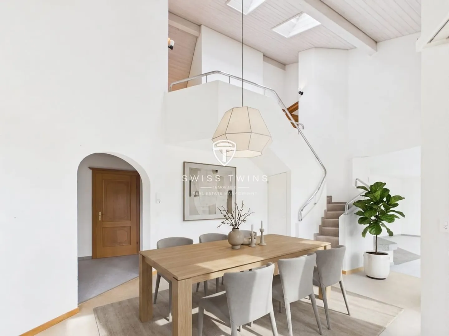 Exclusive 6.5-room penthouse duplex with winter garden & private roof garden in Cham - Photo 1 of 13