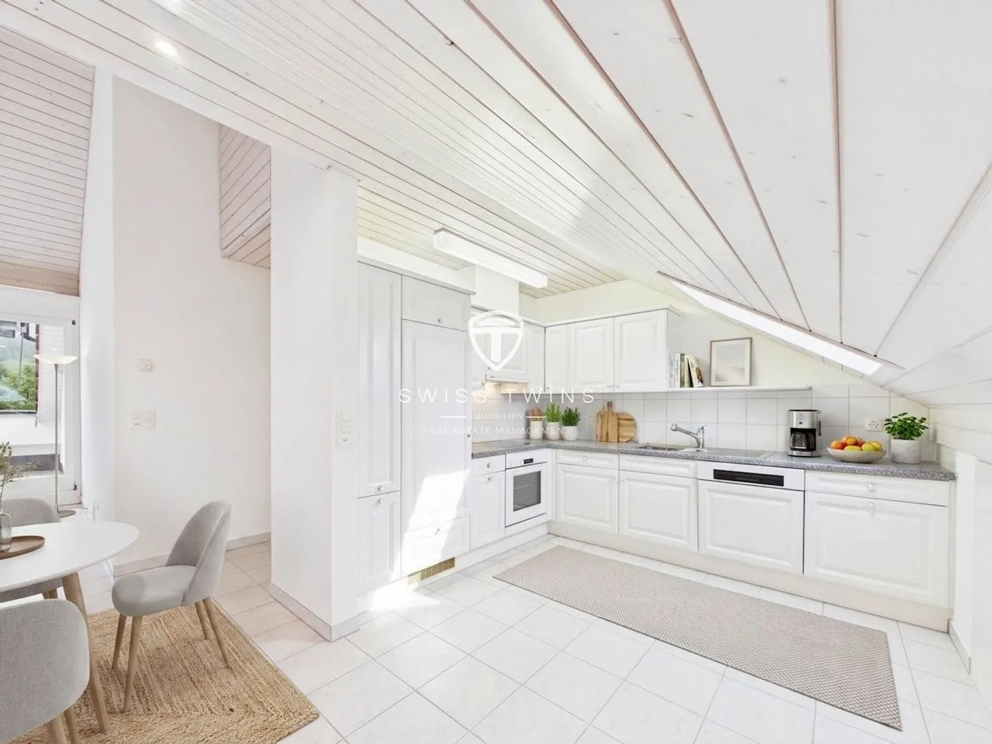 Frisch renovierte 2-Zimmer-Dachwohnung mit Balkon in Buttikon - Foto 3 di 12