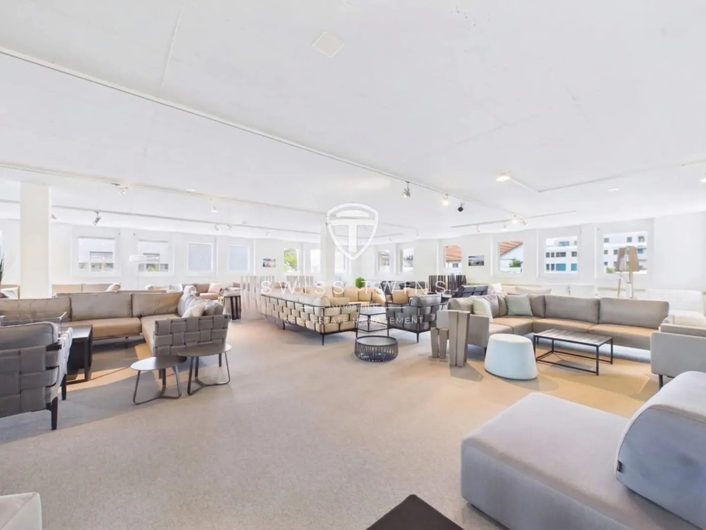 Modern commercial spaces with rooftop terrace in Fehraltorf - Photo 10 of 13