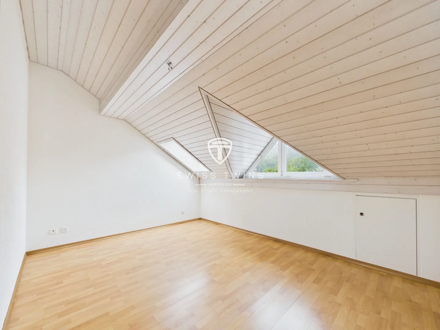 Frisch renovierte 2-Zimmer-Dachwohnung mit Balkon in Buttikon - Foto 7 di 12