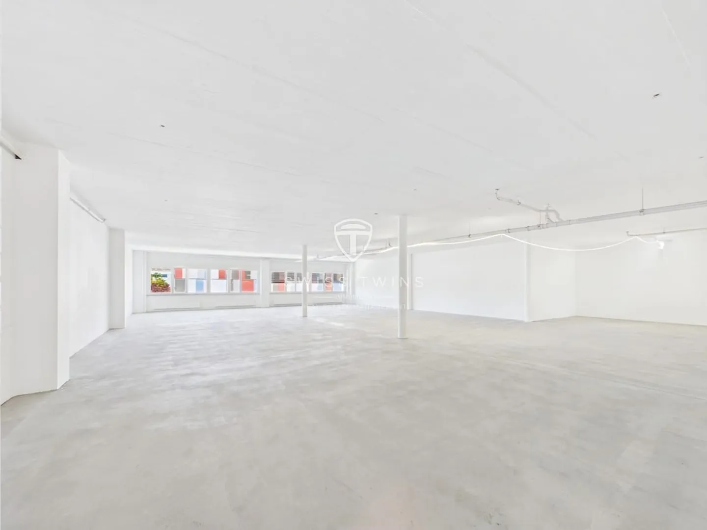 Bright commercial space 400 m² in Dietikon - flexible rental - Photo 1 of 13