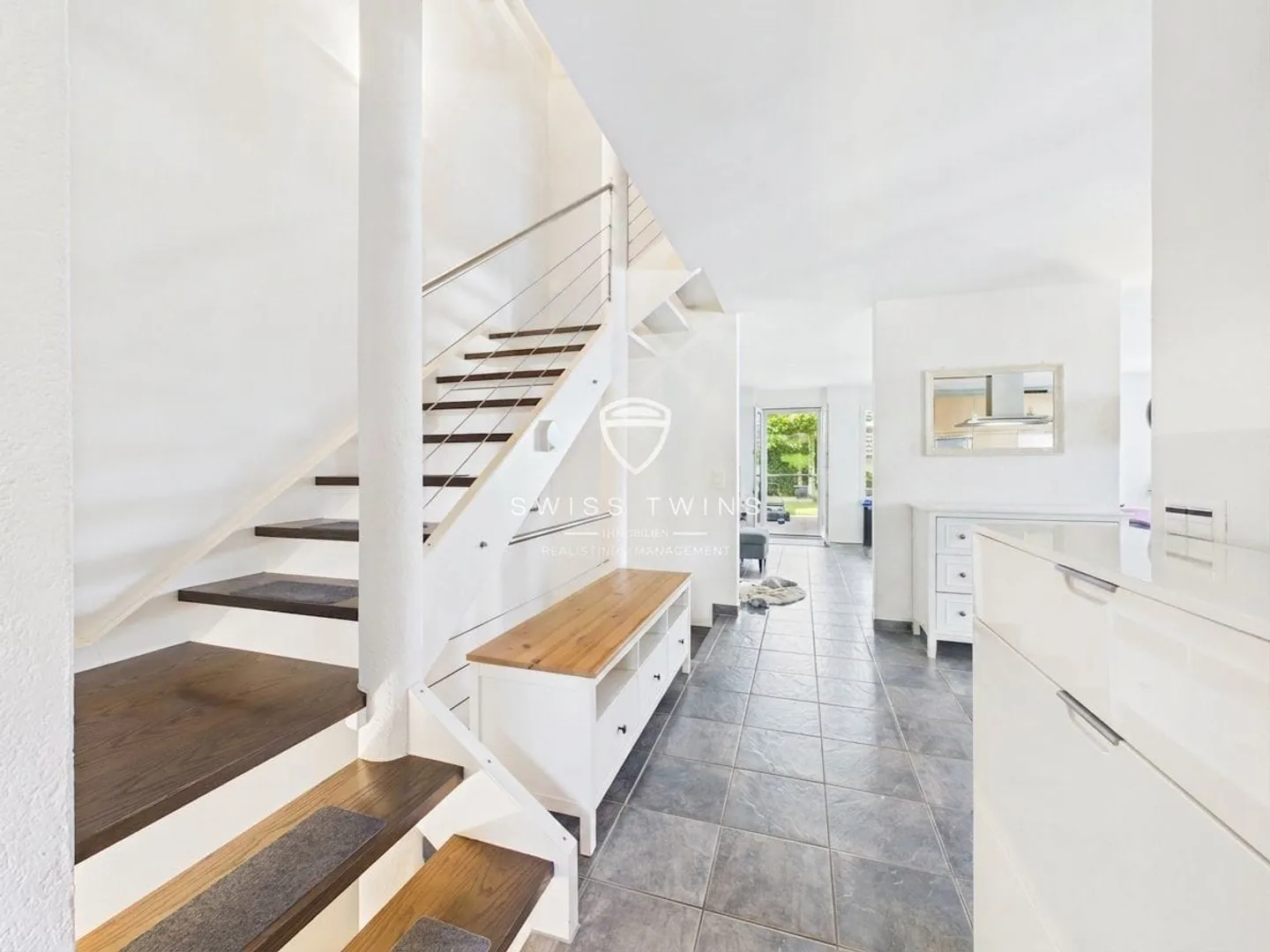 Bright 5.5-Room End Row House with Gallery Feeling in Ottikon near Kemptthal - Photo 7 of 13