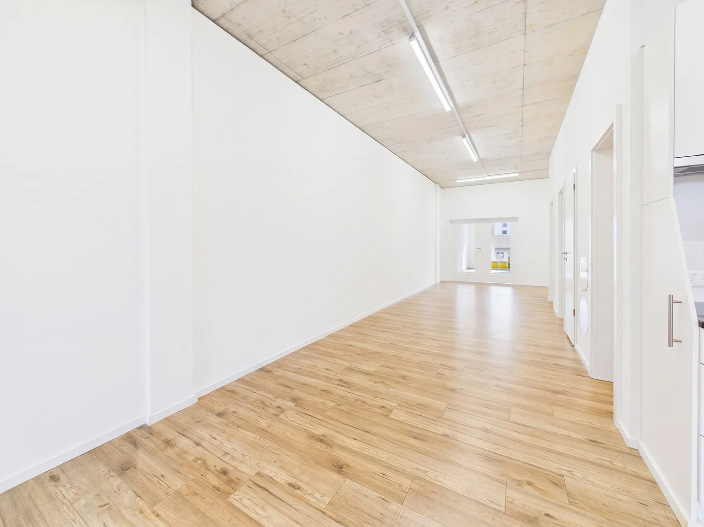 Moderno spazio ufficio/commerciale di 5,5 stanze in affitto a Baar - Foto 3 di 13