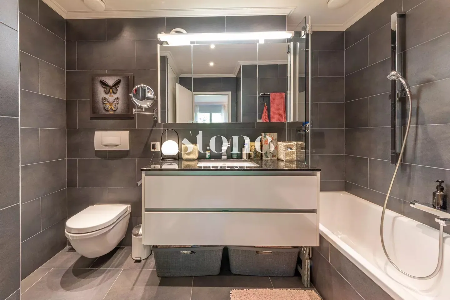 High-end residence just steps from the lake! - Photo 9 of 13