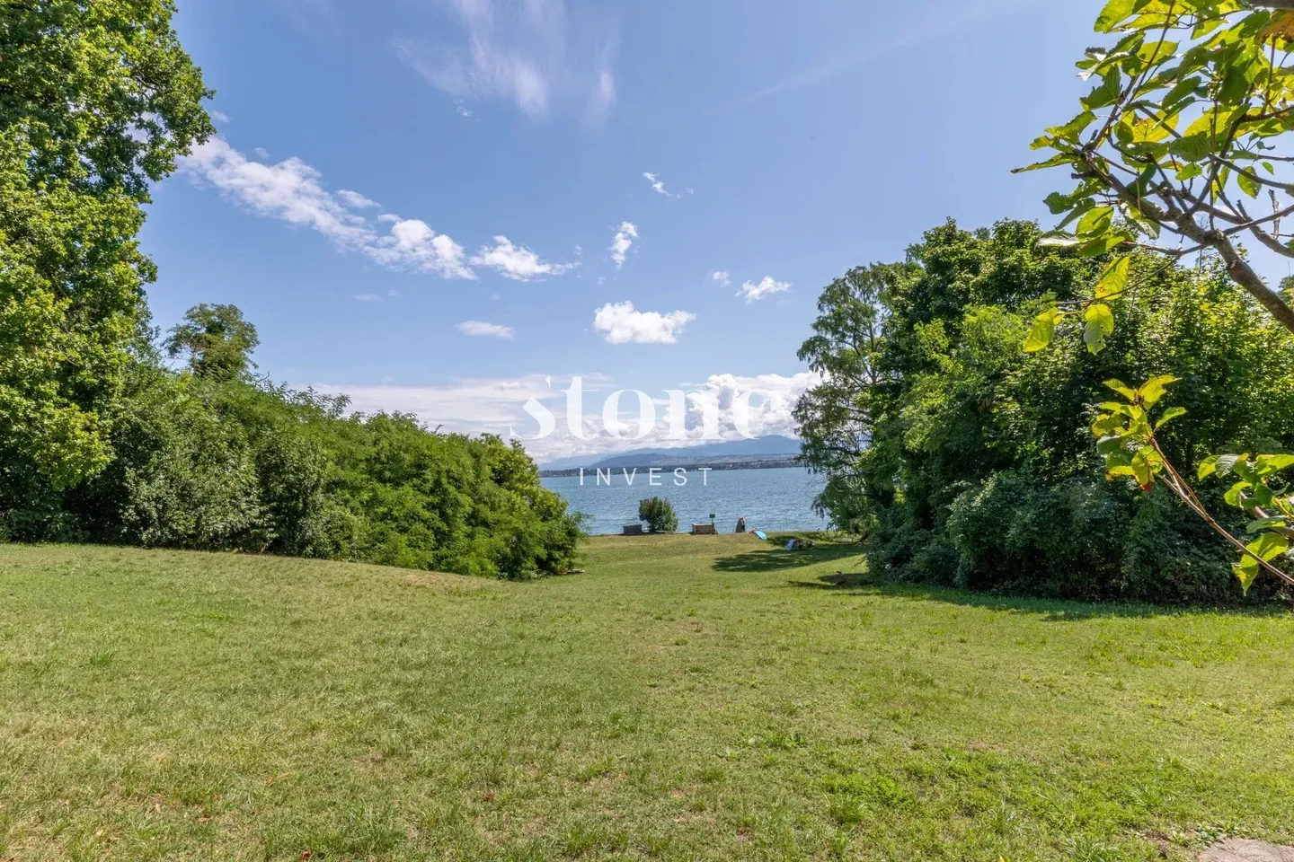 High-end residence just steps from the lake! - Photo 13 of 13