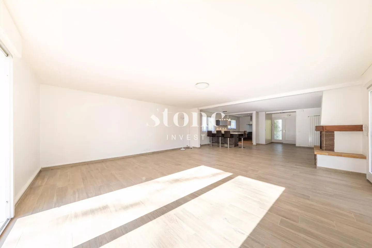 RARE: Magnificent renovated individual villa in Commugny with exceptional garden - Photo 2 of 12