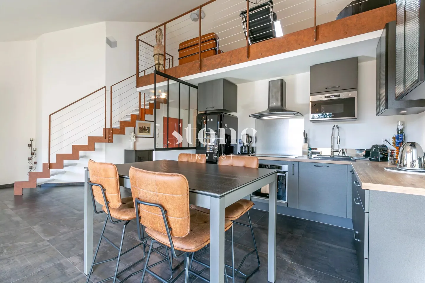 Superbe attique avec mezzanine - Photo 1 sur 13