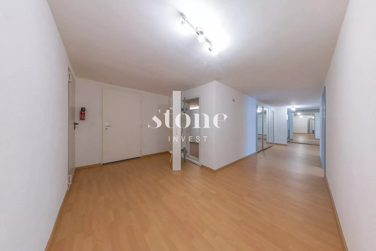 RARE: Magnificent renovated individual villa in Commugny with exceptional garden - Photo 8 of 12