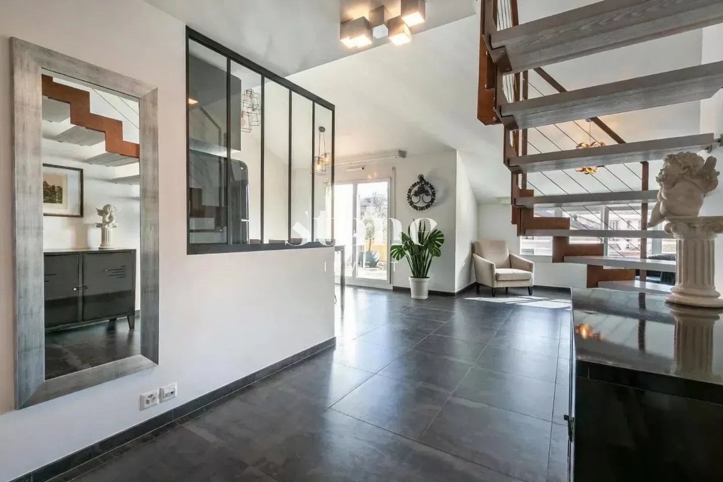 Superbe attique avec mezzanine - Photo 7 sur 13