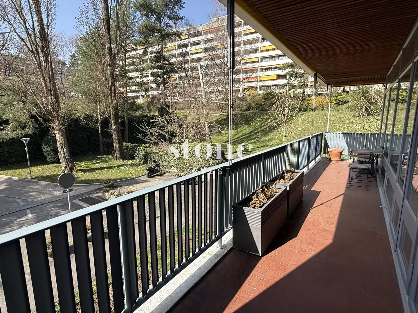 Magnifique appartement lumineux meublé récemment rénové de 58 m2 et 24 m2 de terrasse avec vue dégagée sur le parc - Photo 1 of 13