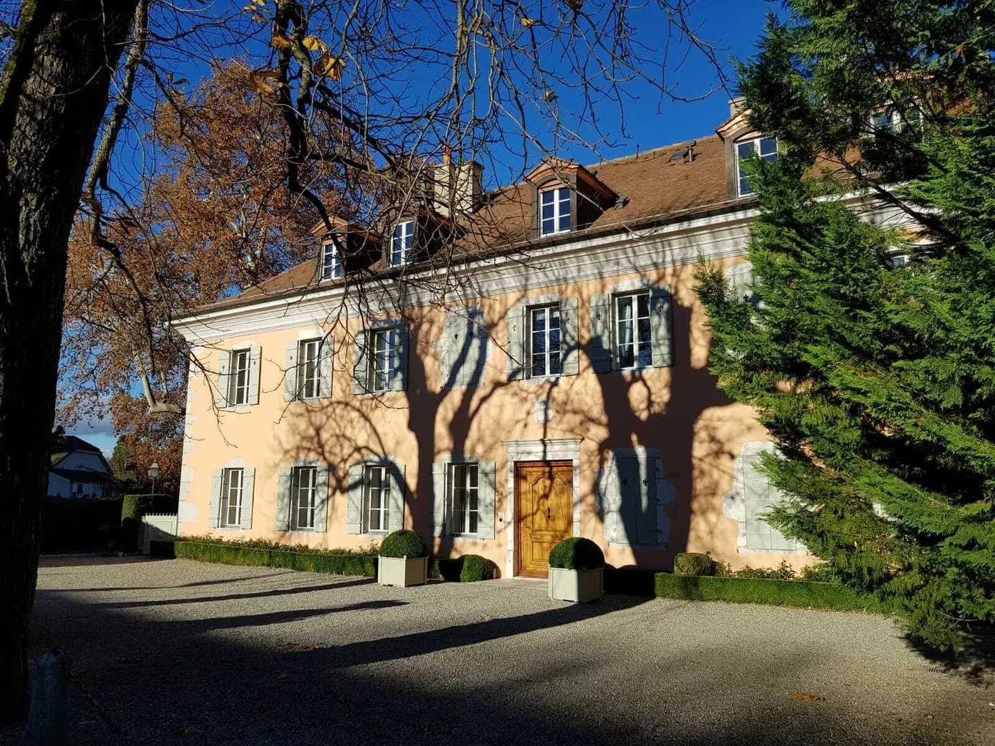 Elegant 6-room apartment in the Château de Veyrier - Photo 5 of 5