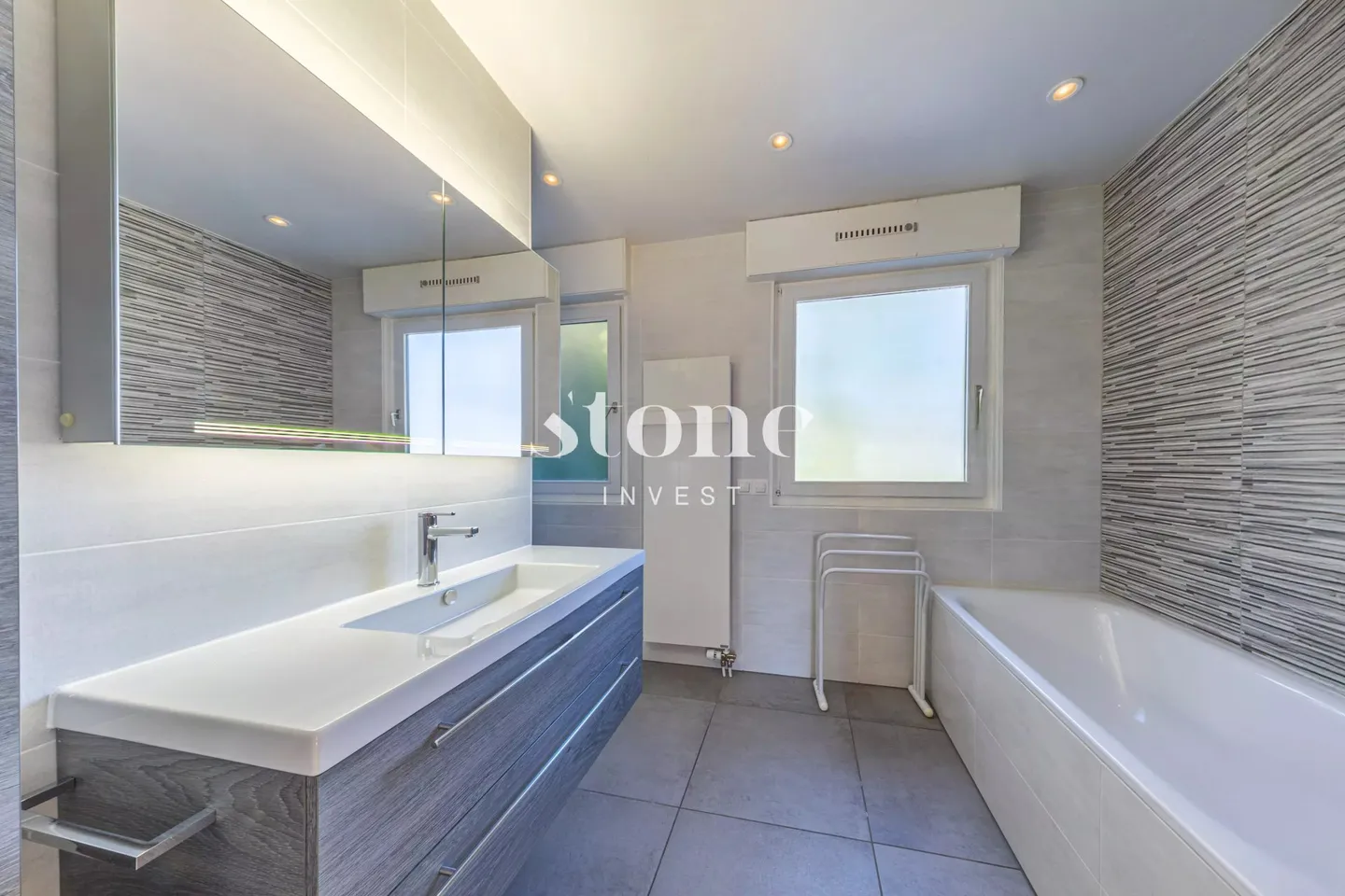 RARE: Magnificent renovated individual villa in Commugny with exceptional garden - Photo 6 of 12