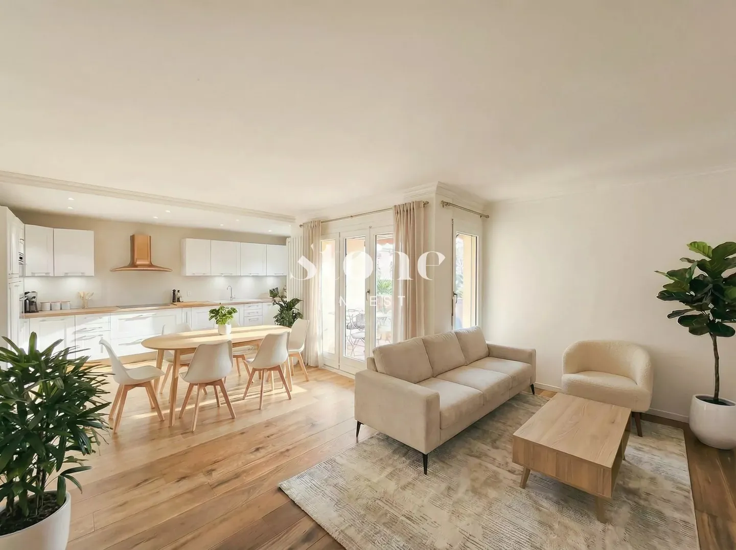 Superb 5-room apartment with balcony and loggia - Photo 1 of 13