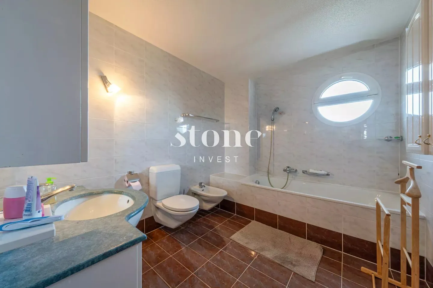 Spacious 6-bedroom house with garden in Bogis-Bossey - Photo 5 of 12