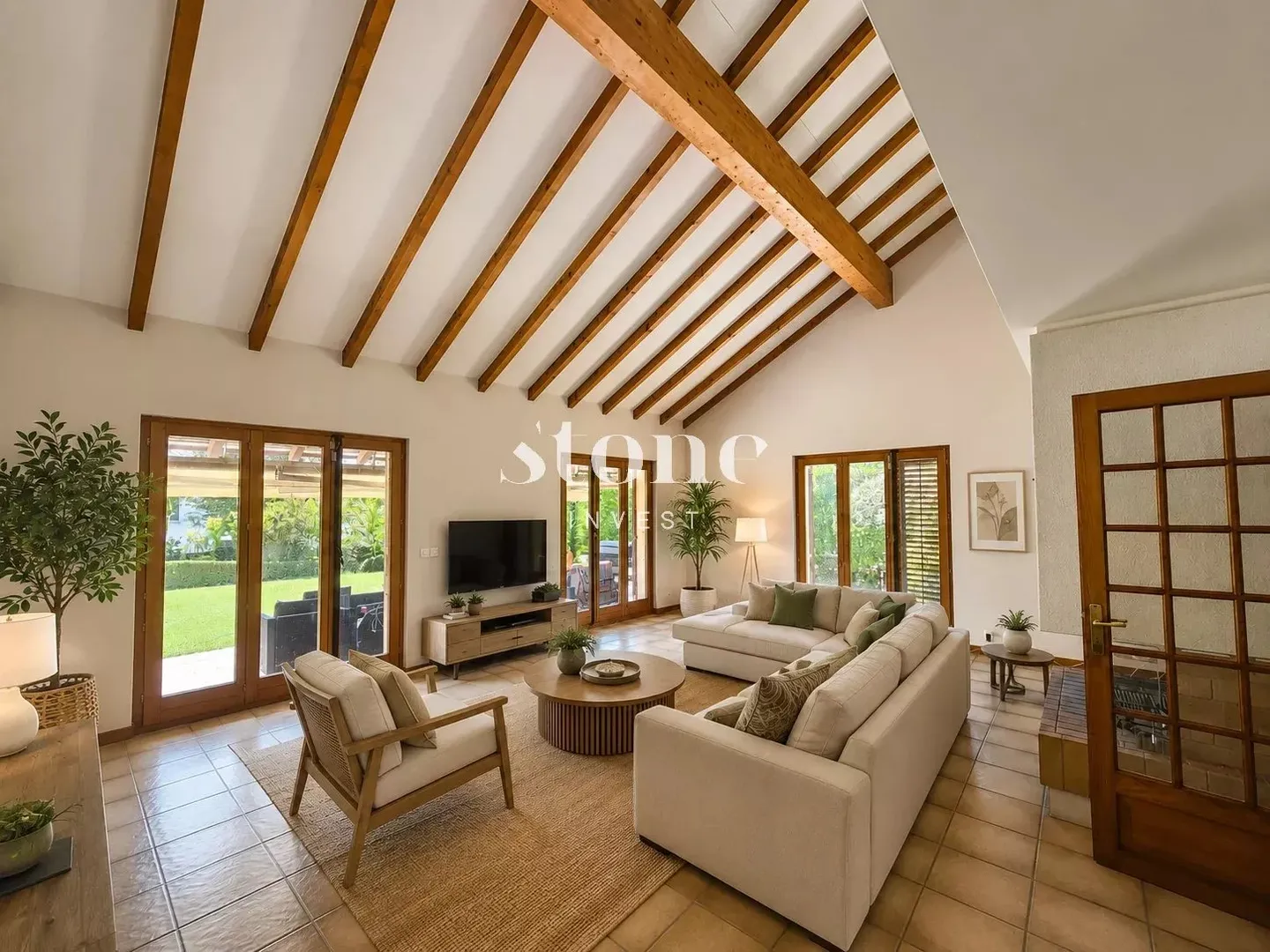 Spacious 6-bedroom house with garden - Photo 1 of 6