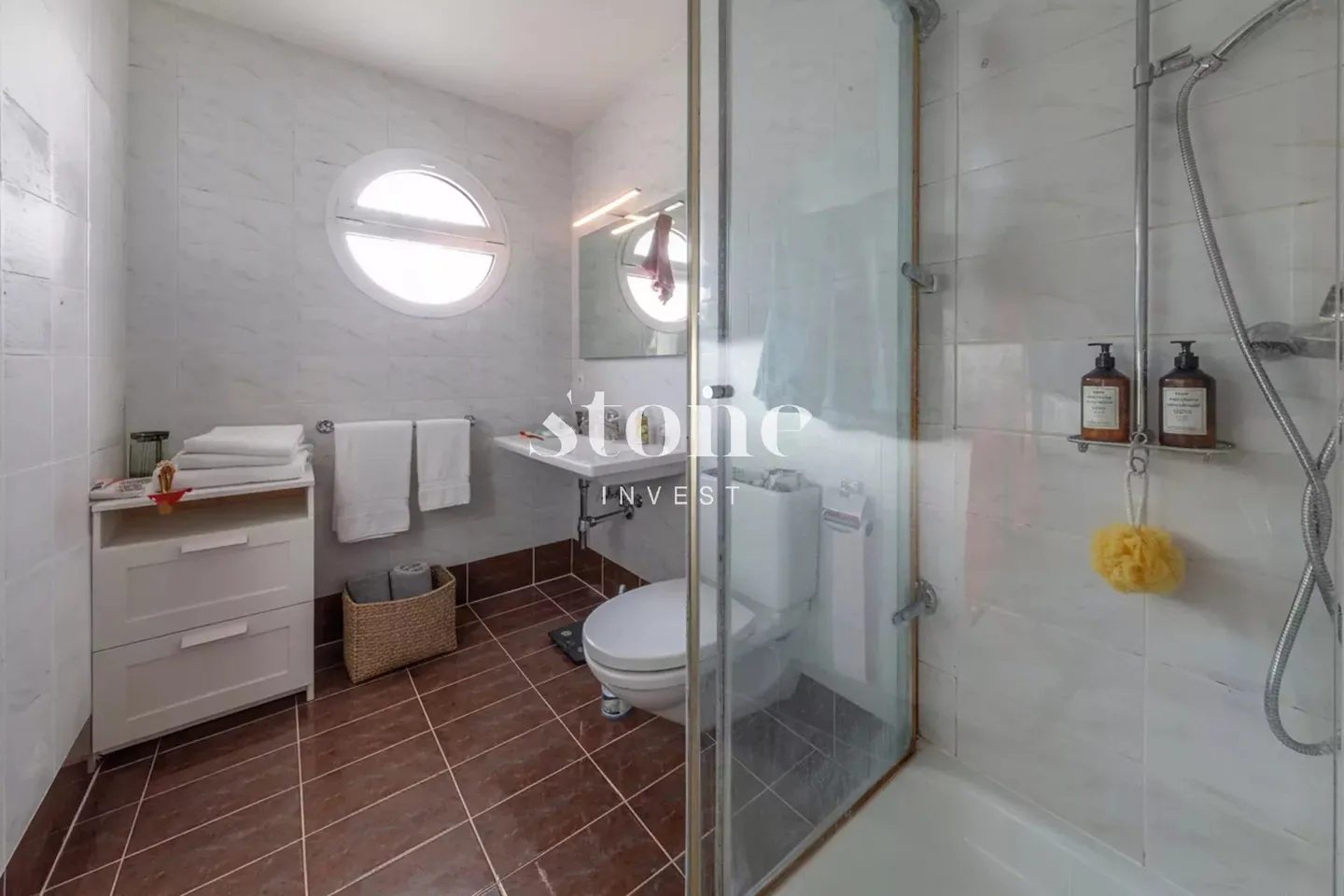 Spacious 6-bedroom house with garden in Bogis-Bossey - Photo 8 of 12