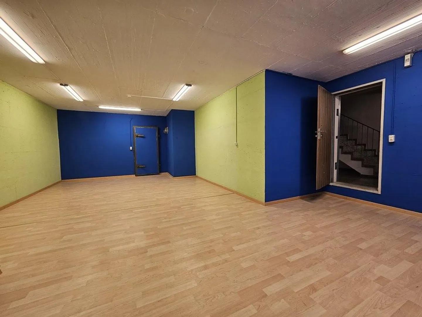 Hobby room for rent - Photo 3 of 5