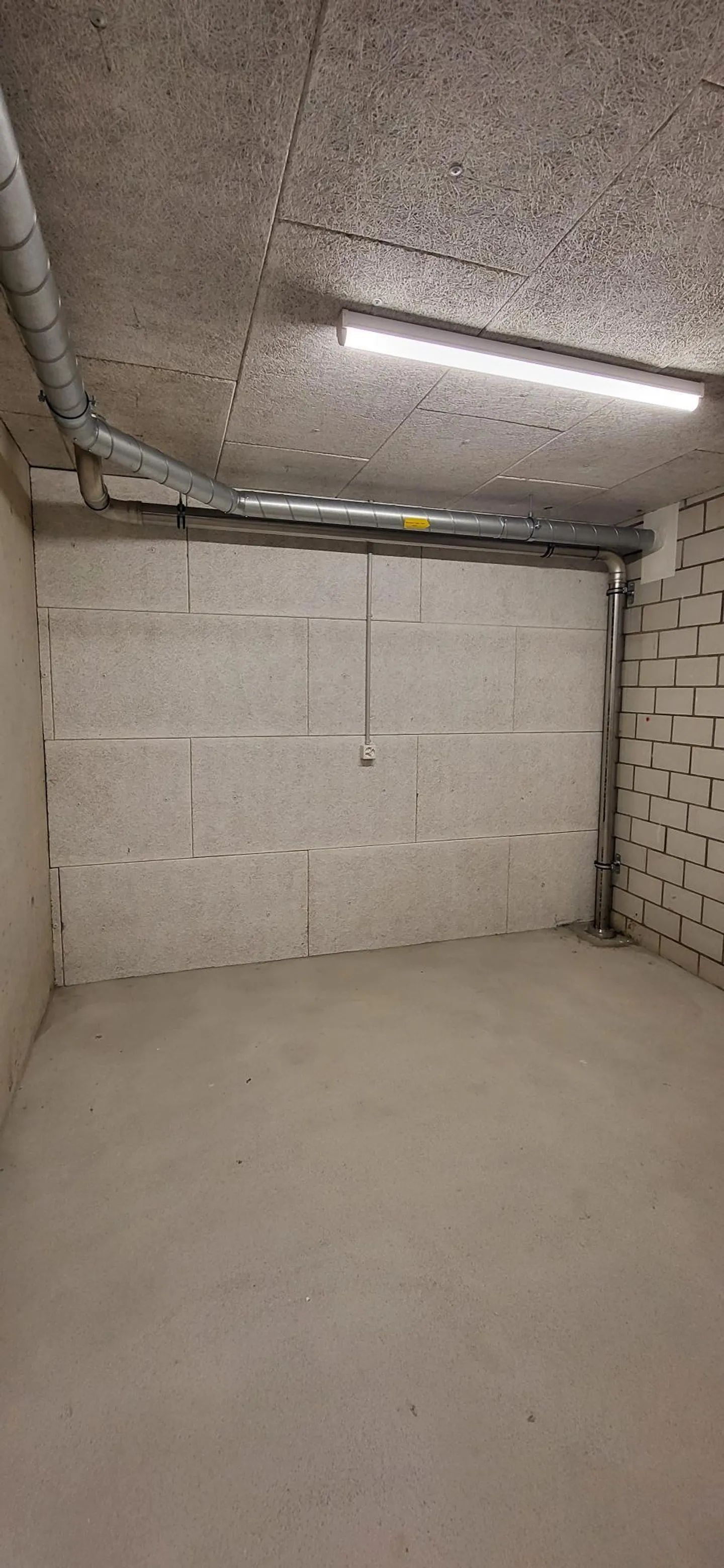 Looking for storage space? - Photo 2 of 2