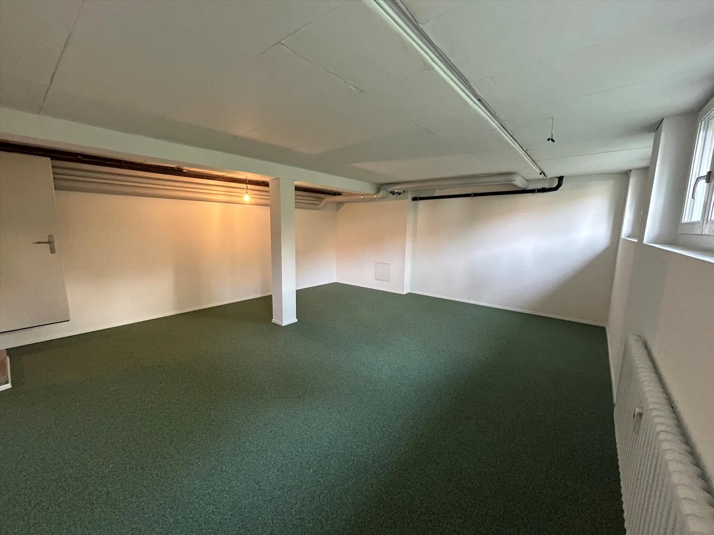 Salle de bricolage à Thun - Photo 1 sur 4