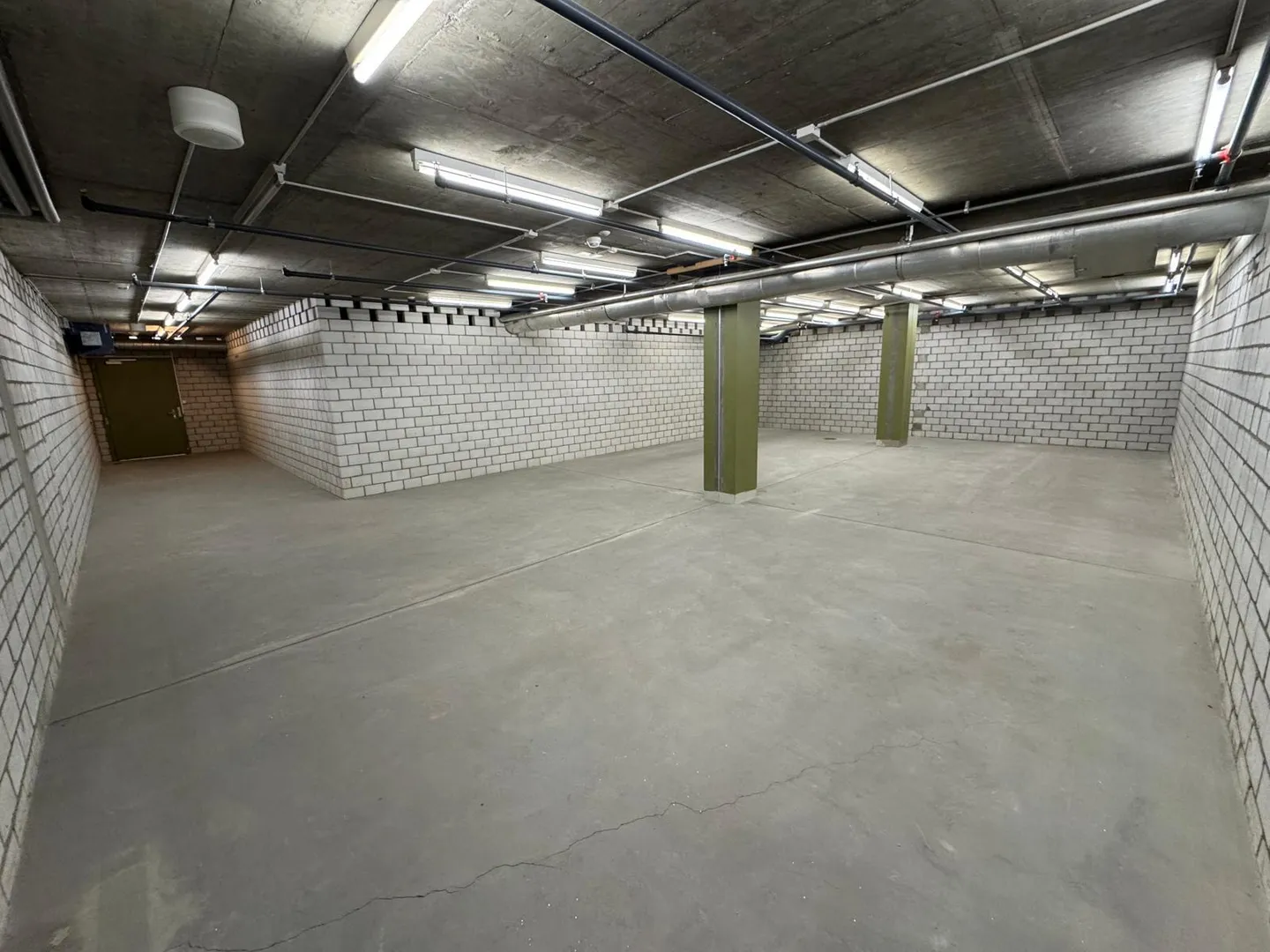 Espace de stockage spacieux dans le vibrant centre commercial Neumarkt - Photo 3 sur 3