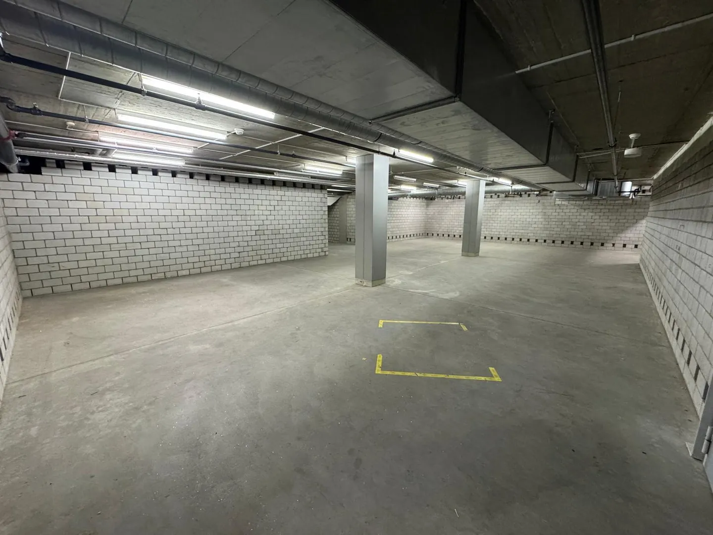 Espace de stockage spacieux à louer dans un emplacement central - Photo 2 sur 3