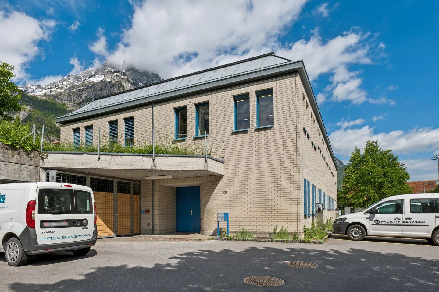 Space, Freedom &amp; Alpine View – Your New Area in Glarus - Photo 2 of 10