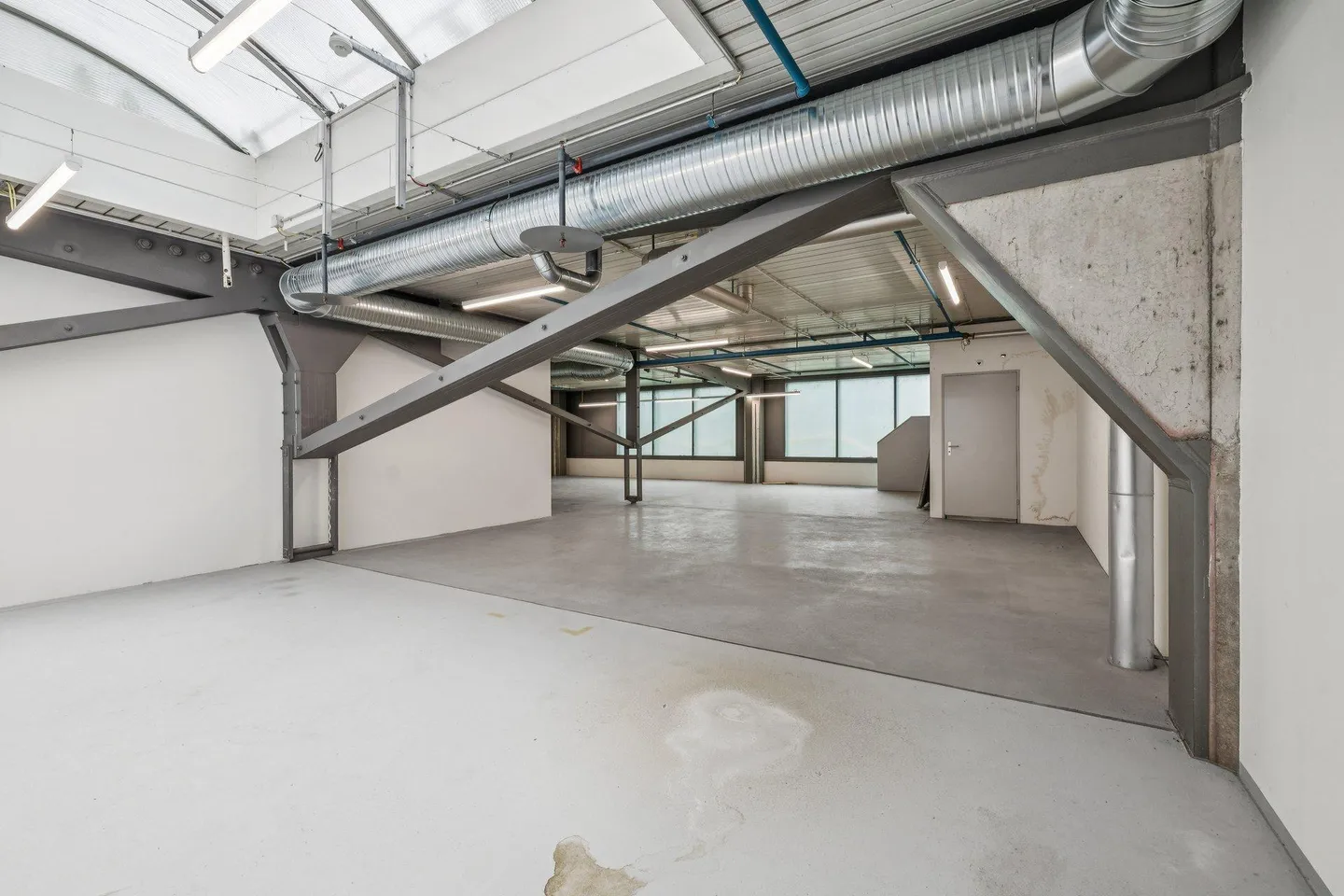 164 m² Storage Space in a Central Location - Near Basel SBB - Photo 3 of 4