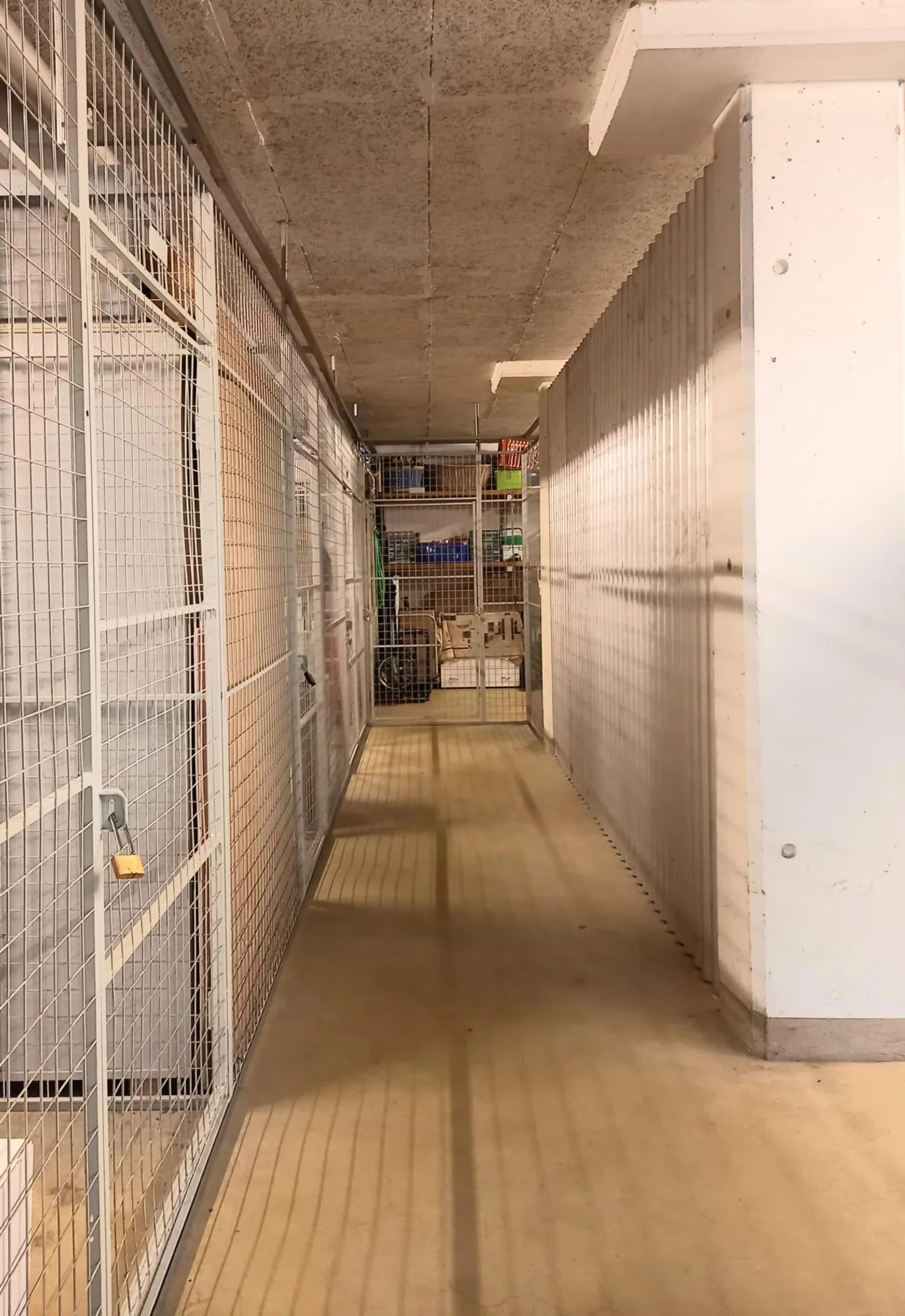 Storage room for rent - Photo 2 of 3