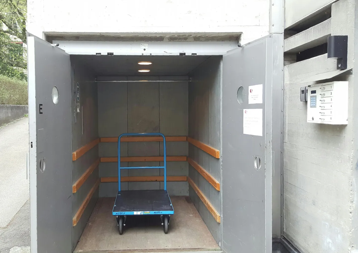 Espaces de stockage (Self-Storage) à Zurich Est - Photo 3 sur 3