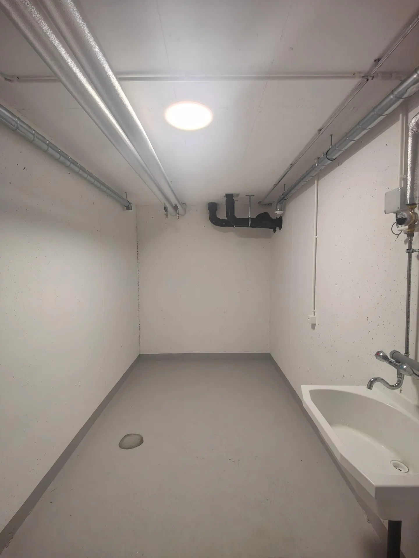 10.4m2 Storage Room Zurich - Stoffelstrasse 15 - Photo 5 of 9