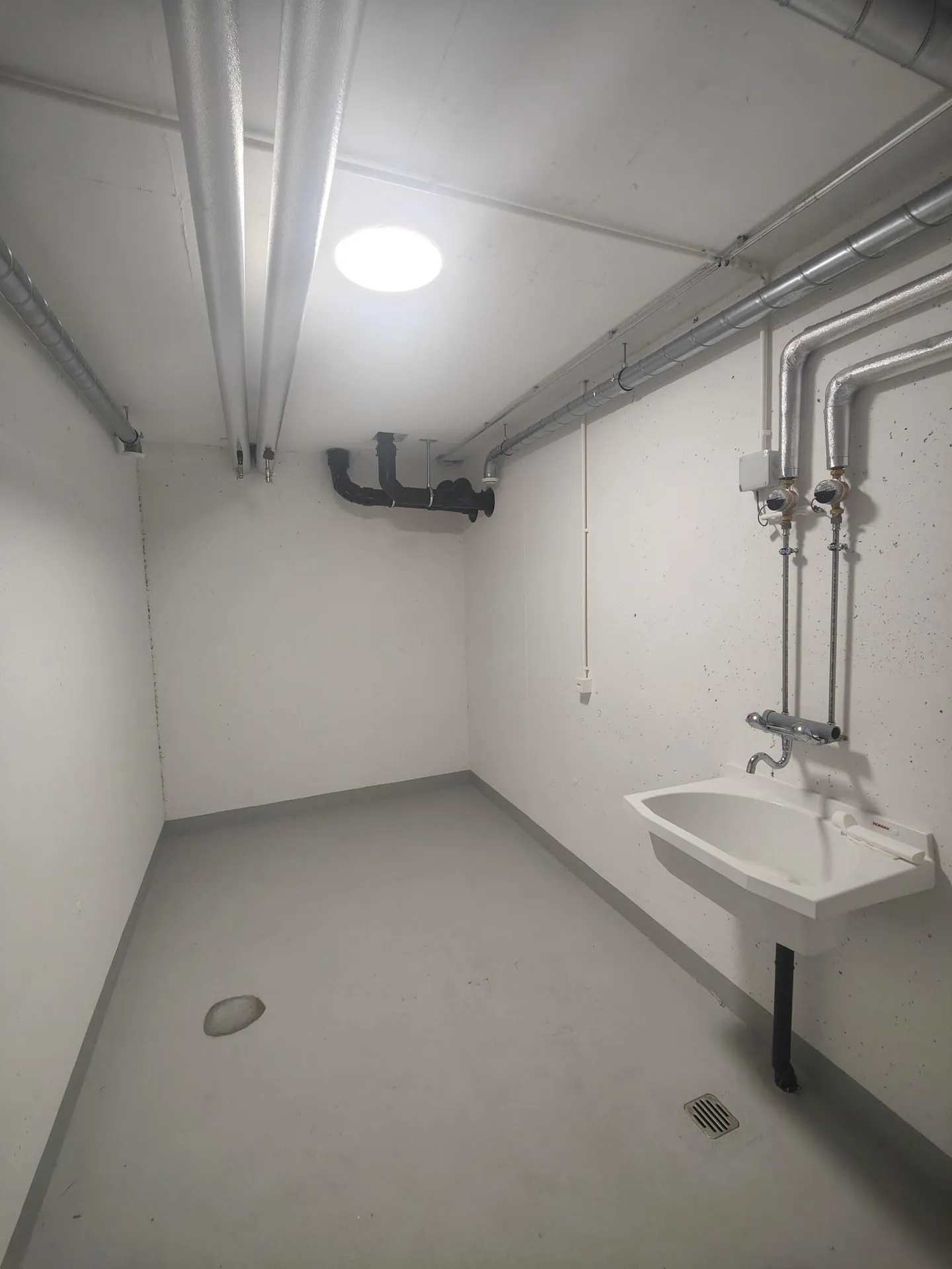 10.4m2 Storage Room Zurich - Stoffelstrasse 15 - Photo 6 of 9