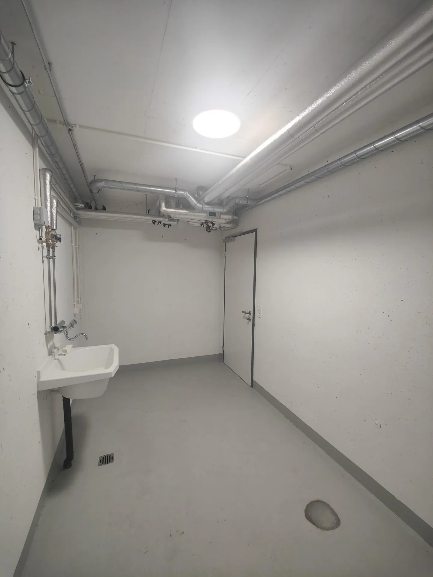 10.4m2 Storage Room Zurich - Stoffelstrasse 15 - Photo 1 of 9