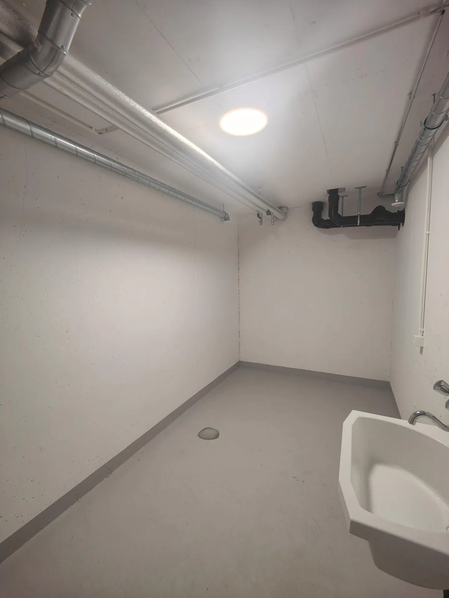 10.4m2 Storage Room Zurich - Stoffelstrasse 15 - Photo 8 of 9