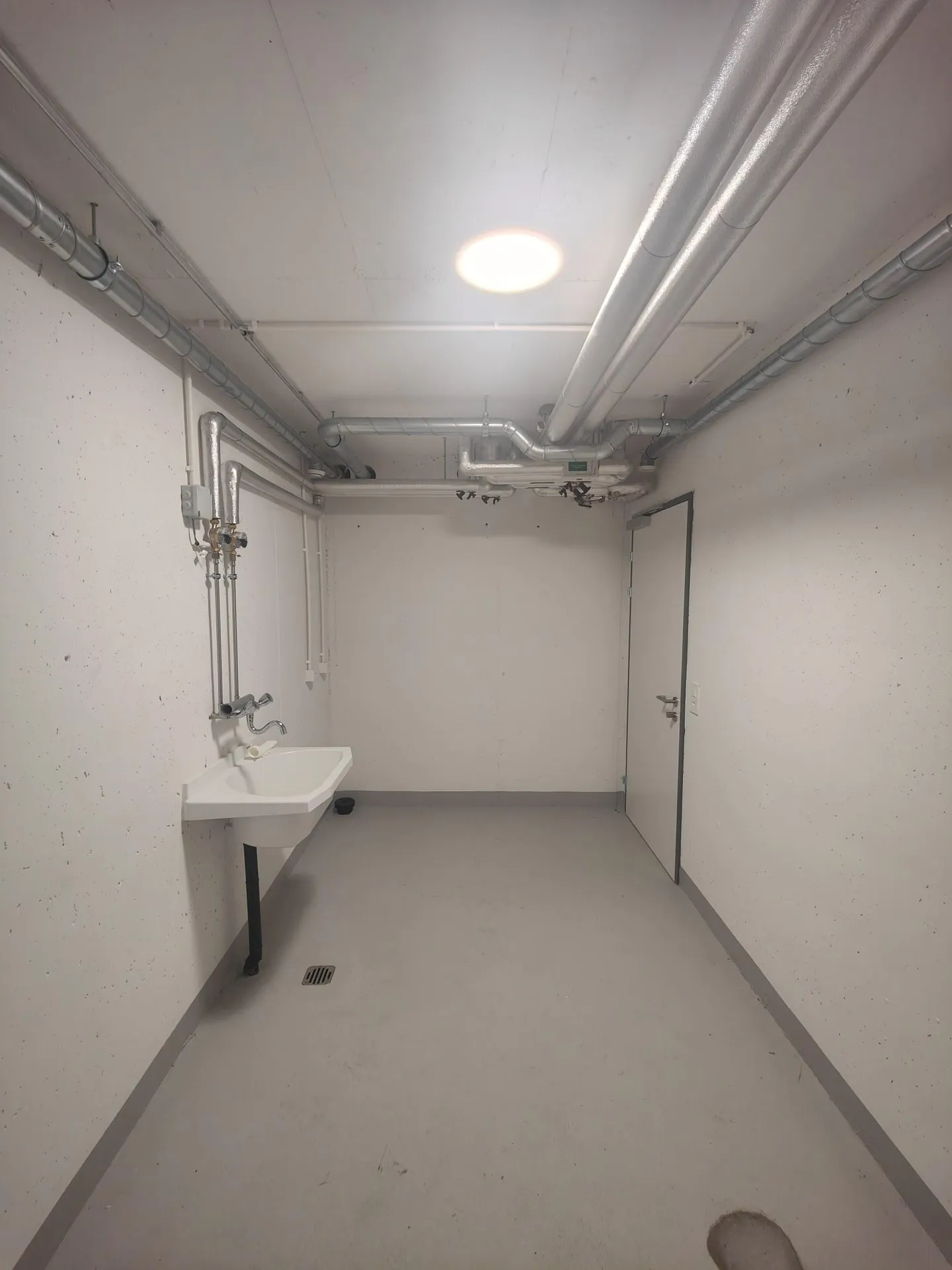 10.4m2 Storage Room Zurich - Stoffelstrasse 15 - Photo 2 of 9