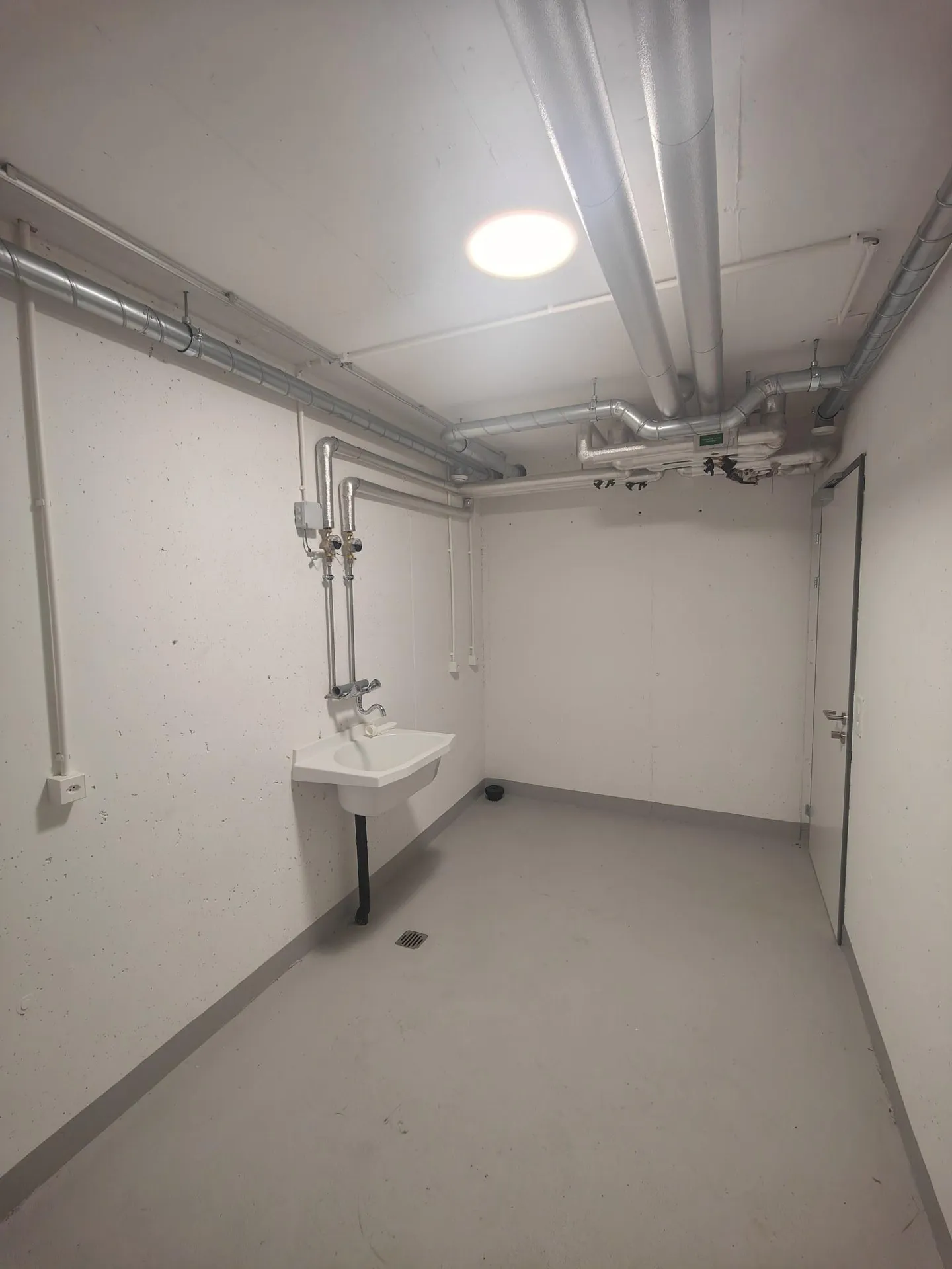 10.4m2 Storage Room Zurich - Stoffelstrasse 15 - Photo 4 of 9