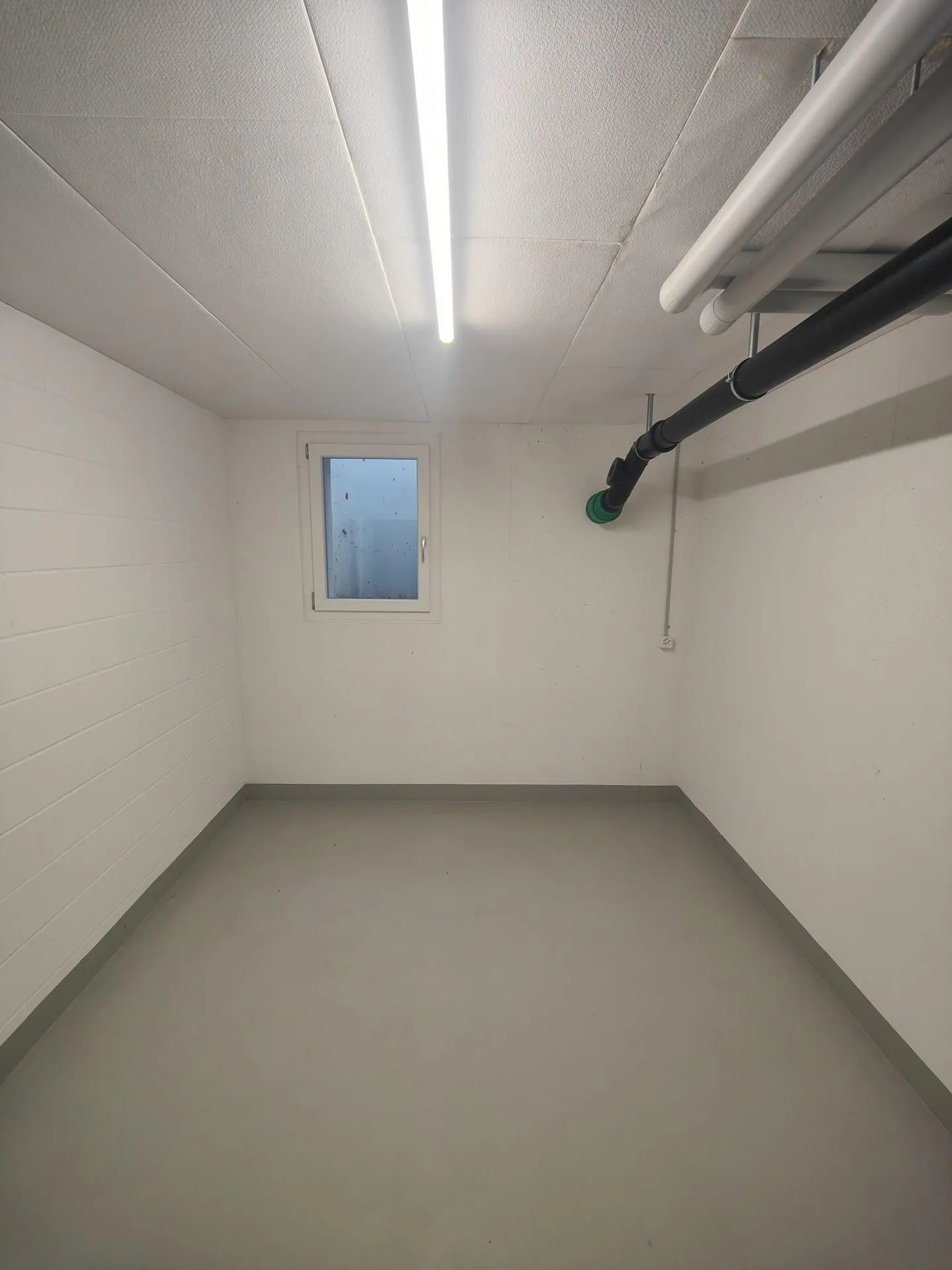 11.83m2 Magazzino Neuendorf - Dorfstrasse 37/37a - Foto 5 di 9