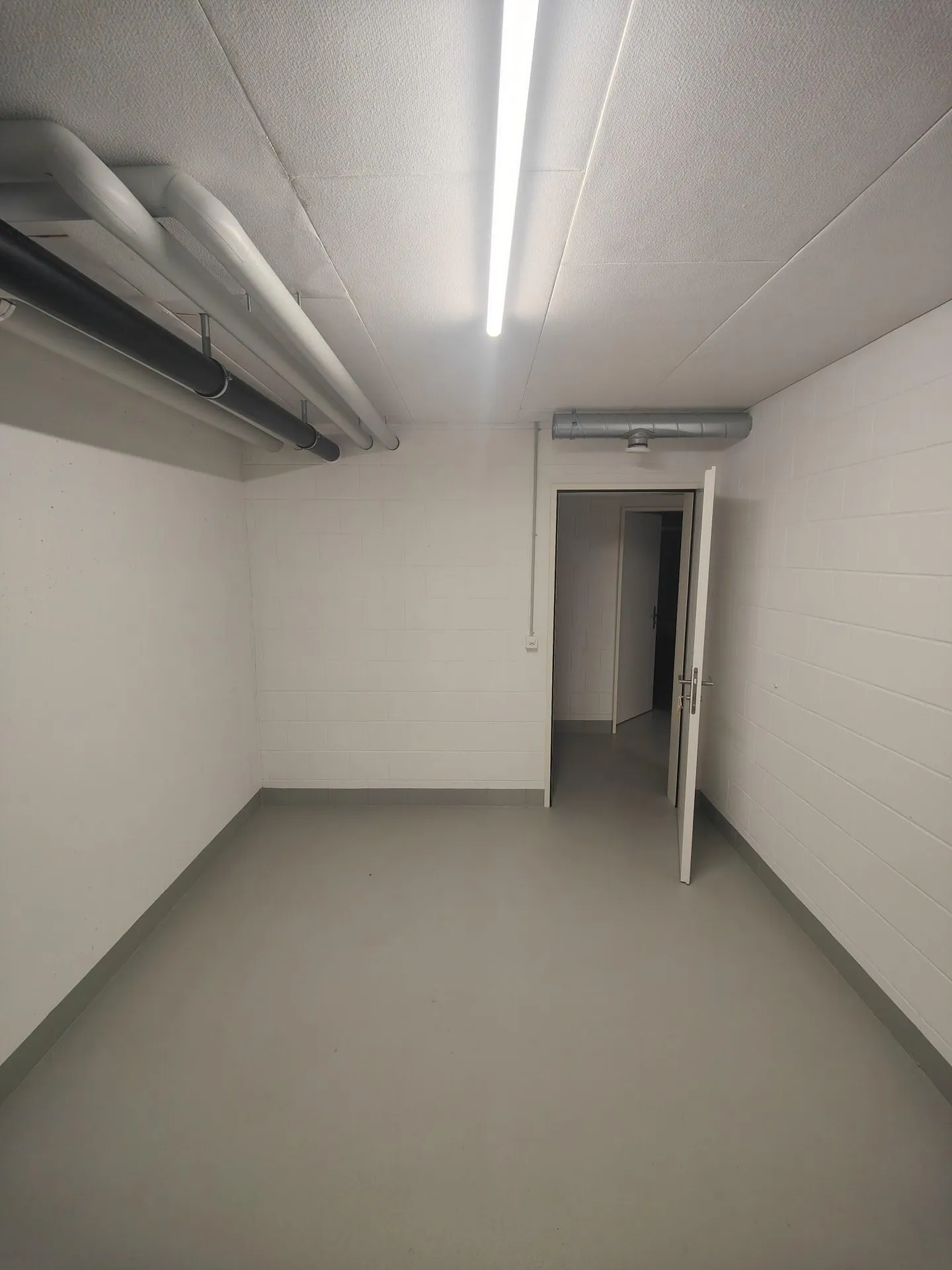 11.83m2 Magazzino Neuendorf - Dorfstrasse 37/37a - Foto 1 di 9
