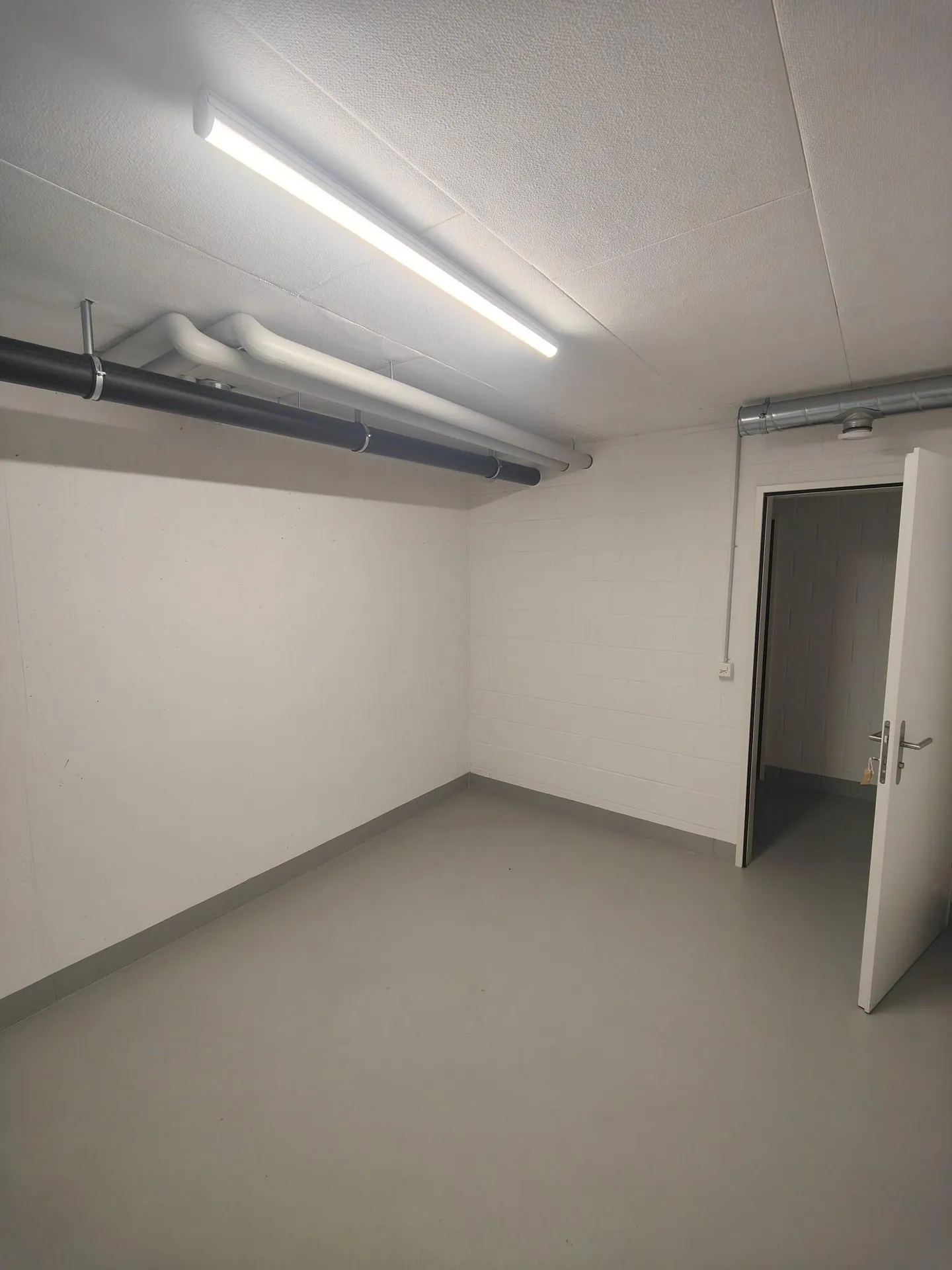11.83m2 Magazzino Neuendorf - Dorfstrasse 37/37a - Foto 2 di 9
