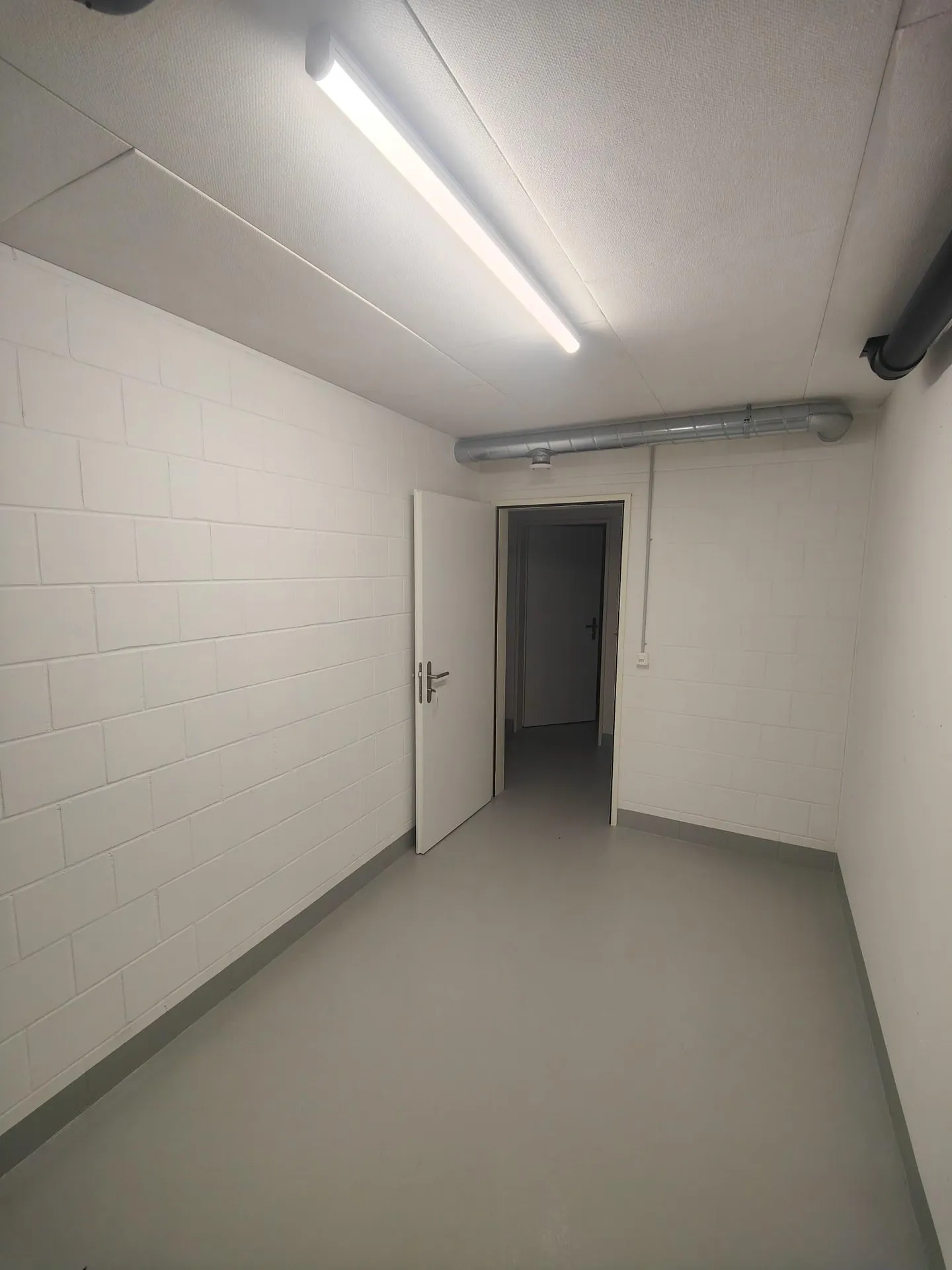 8.88m2 Magazzino Neuendorf - Dorfstrasse 37/37a - Foto 2 di 9