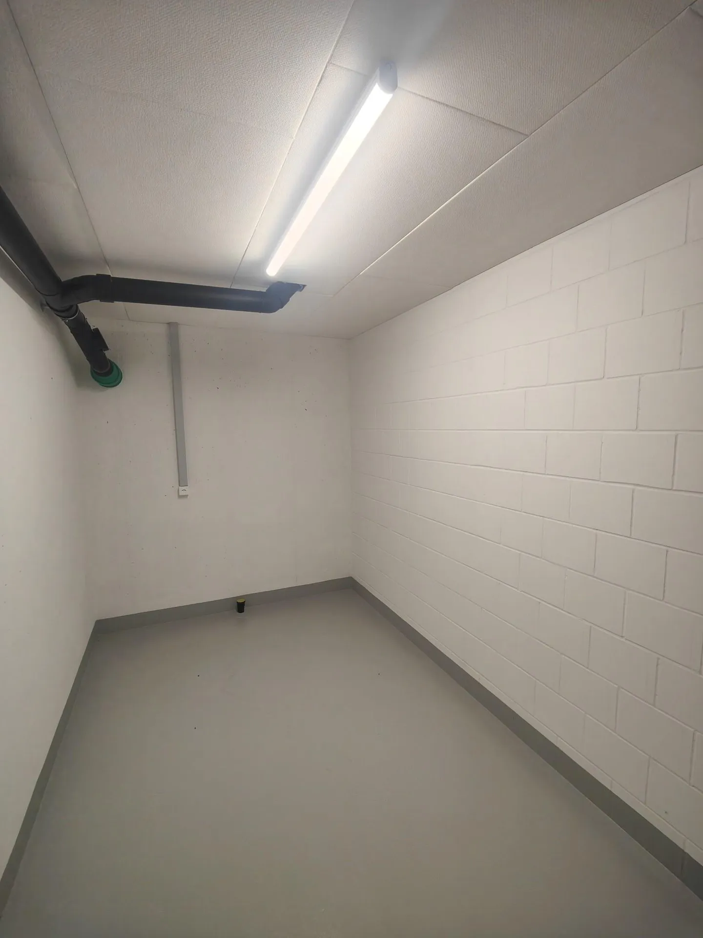 8.88m2 Magazzino Neuendorf - Dorfstrasse 37/37a - Foto 4 di 9