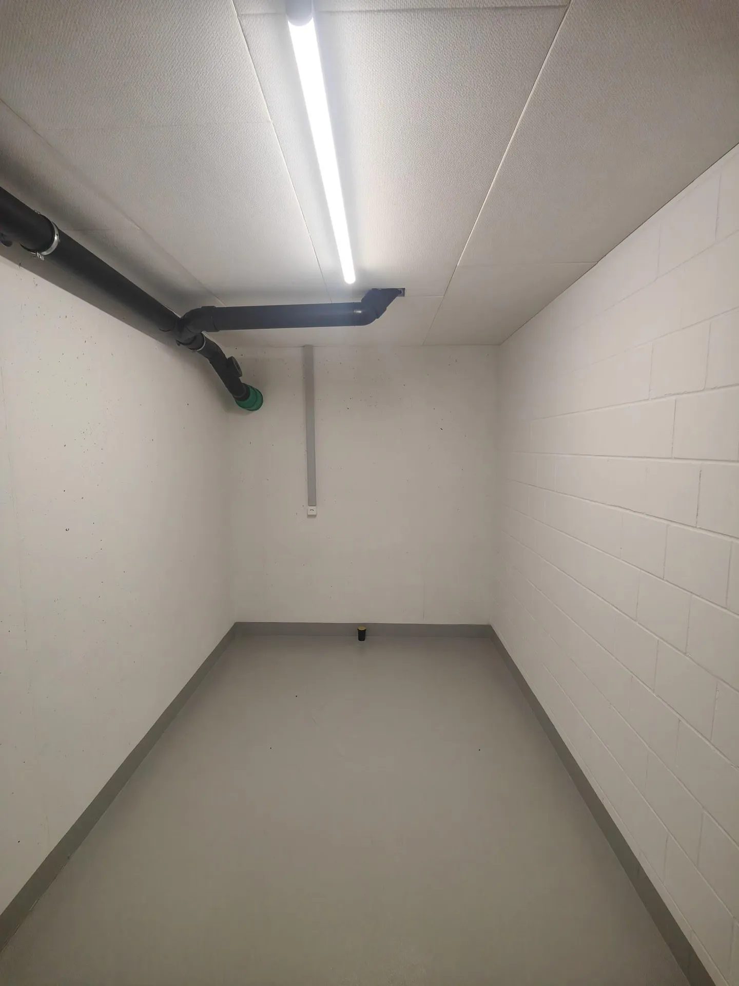 8.88m2 Magazzino Neuendorf - Dorfstrasse 37/37a - Foto 5 di 9