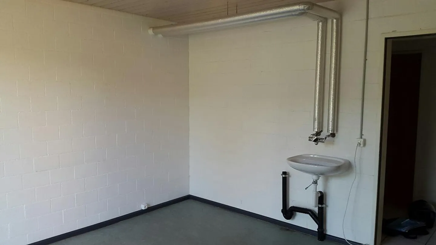 Heller Bastelraum in Aesch - Foto 2 von 2