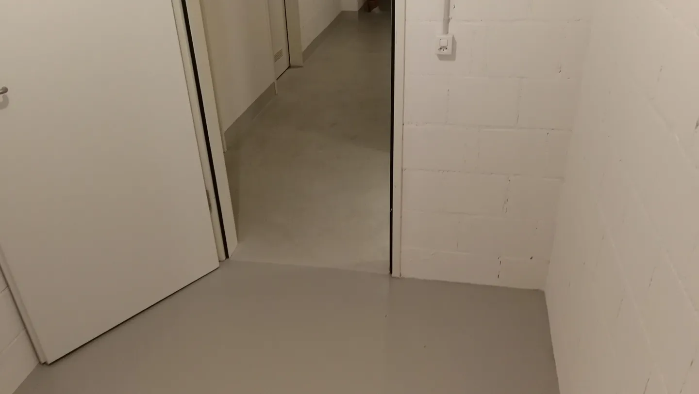 Magazzino 4.8m2 - semplice, moderno e asciutto - Foto 4 di 5