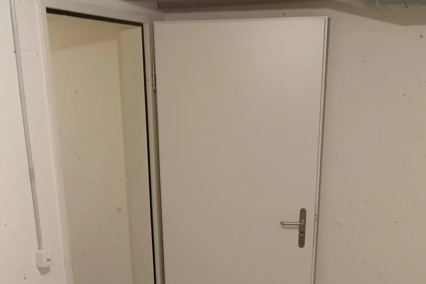 Magazzino 4.8m2 - semplice, moderno e asciutto - Foto 3 di 5