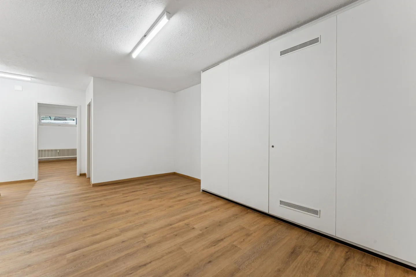Nouvelle salle de bricolage rénovée à louer - Photo 2 sur 4