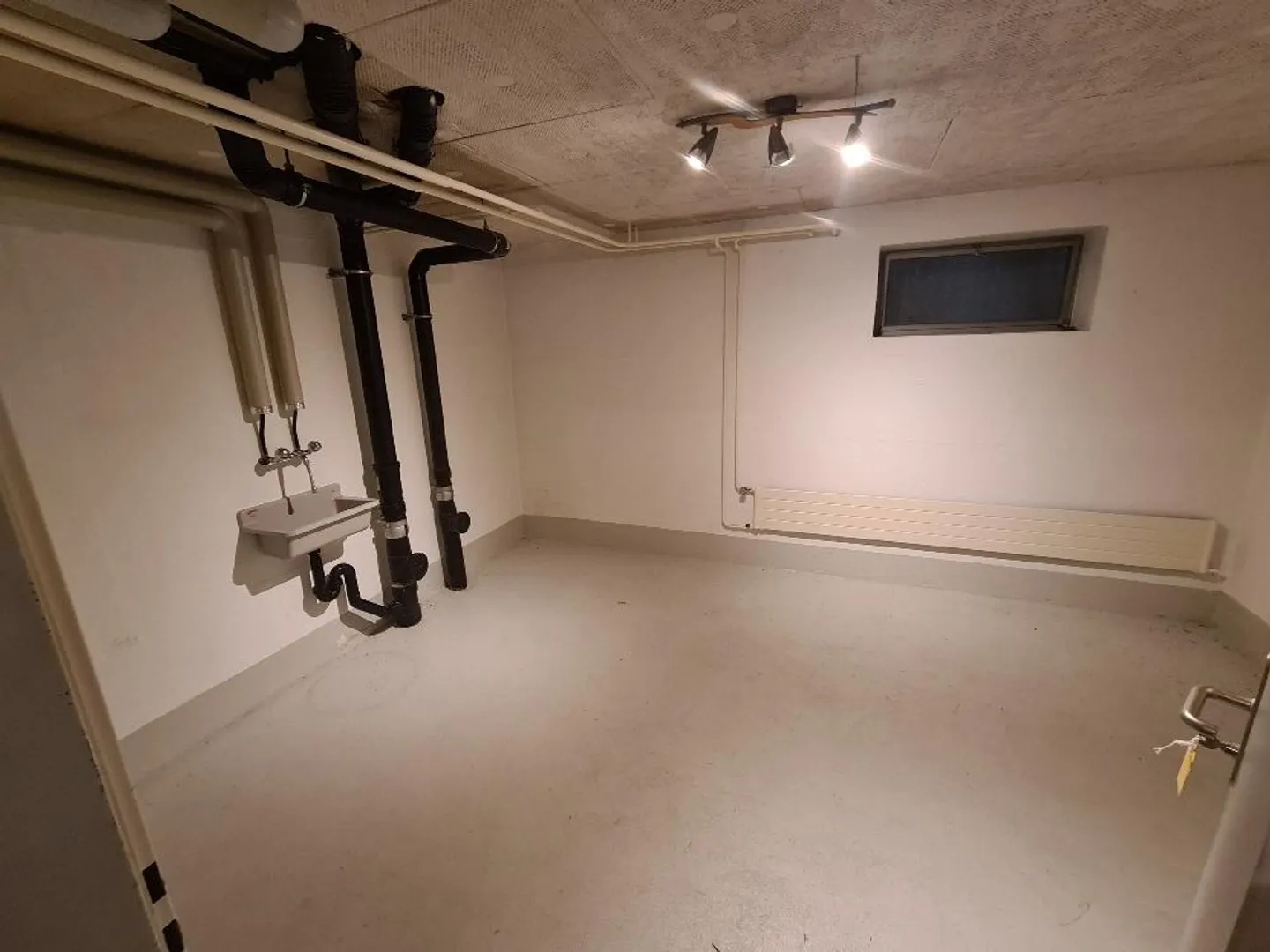 Craft Hobby Room for Rent - Photo 2 of 2